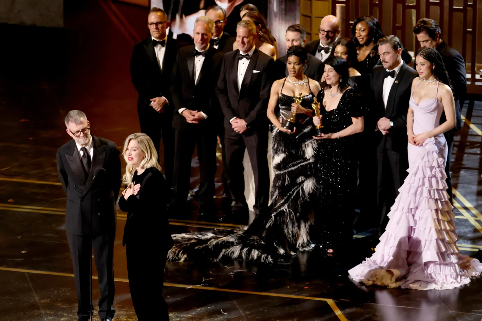 Oscar 98: Loạt Bùng Nổ Lịch Sử Khi Hollywood Lột Xác Chạm Đỉnh Cảm Xúc