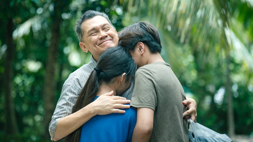 Cưới Vợ Cho Cha - Hành trình miền Tây đầy nước mắt và nụ cười: Tuyệt tác về tình cha con khiến bạn không thể rời mắt Cưới Vợ Cho Cha - Hành trình miền Tây đầy nước mắt và nụ cười: Tuyệt tác về tình cha con khiến bạn không thể rời mắt