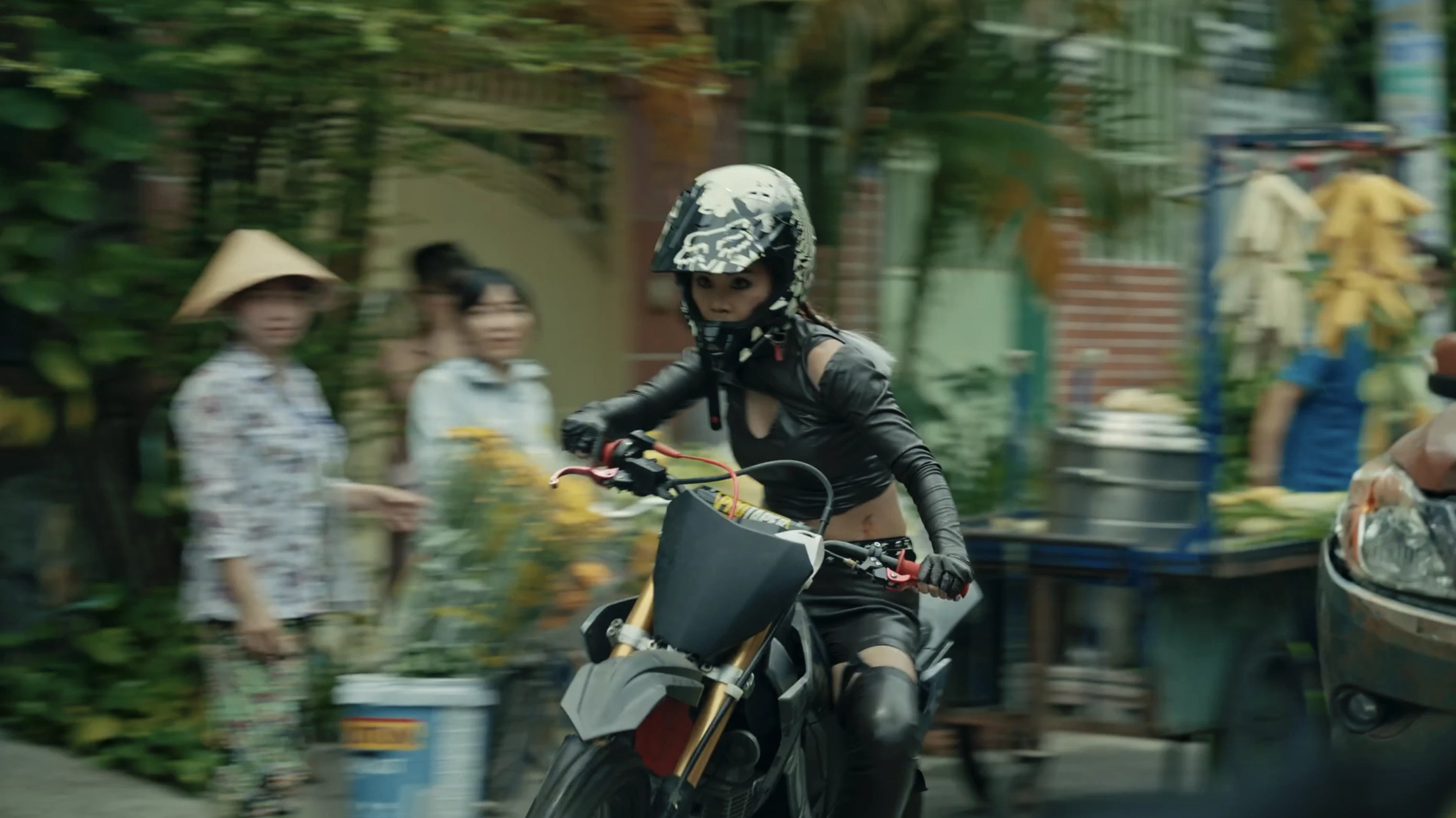 Bố Gi&agrave; Trở Lại: Khi &Ocirc;ng Tr&ugrave;m S&agrave;i G&ograve;n Định Nghĩa Lại Phim H&agrave;nh Động Việt - Đủ M&ugrave;i Taken, Đậm Vị Đường Phố