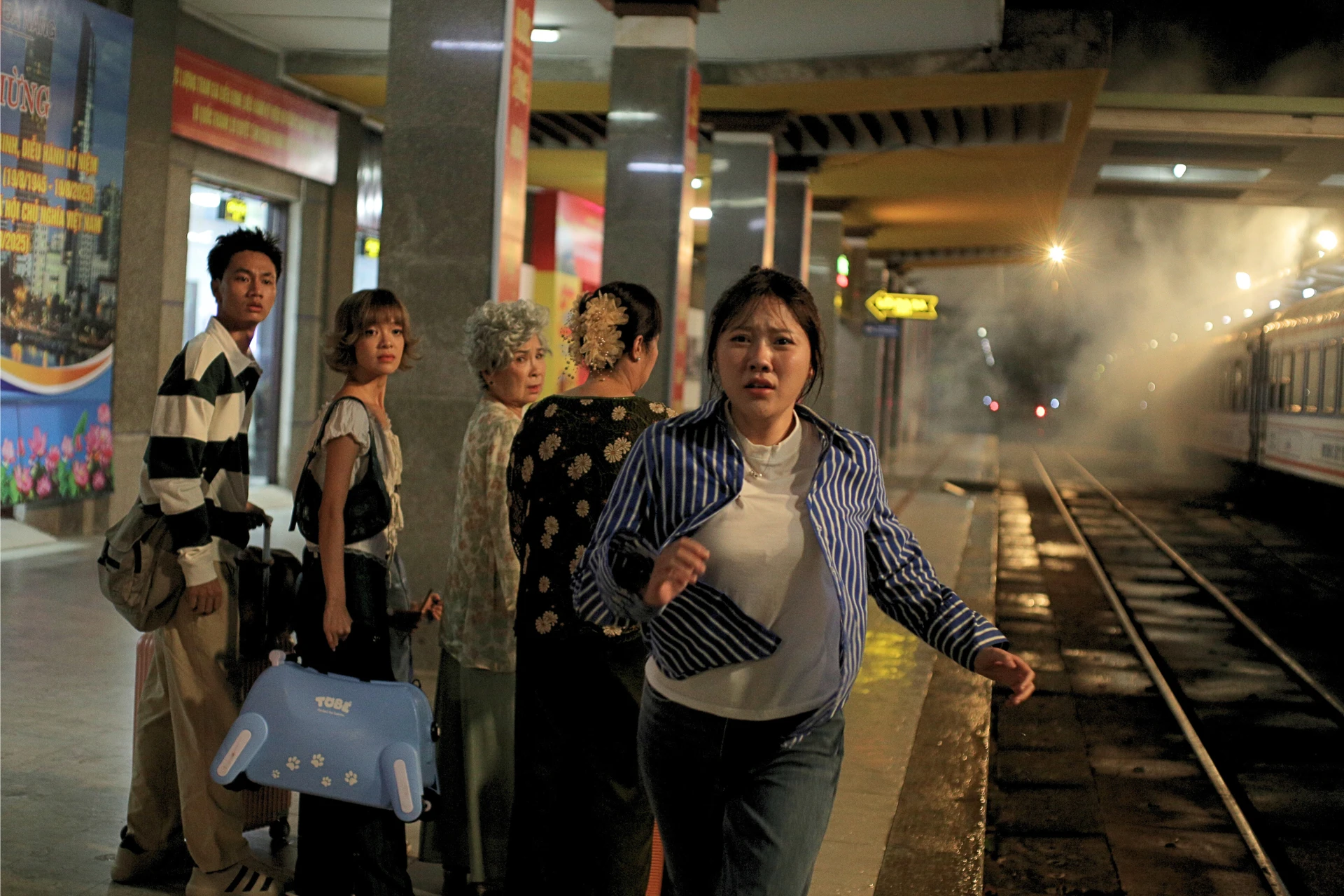 Review Nhà Mình Đi Thôi: Món Quà Cảm Xúc Gây Sốt Tết - Xem Để Yêu Lại Gia Đình Đầy Bất Ngờ! Review Nhà Mình Đi Thôi: Món Quà Cảm Xúc Gây Sốt Tết - Xem Để Yêu Lại Gia Đình Đầy Bất Ngờ!