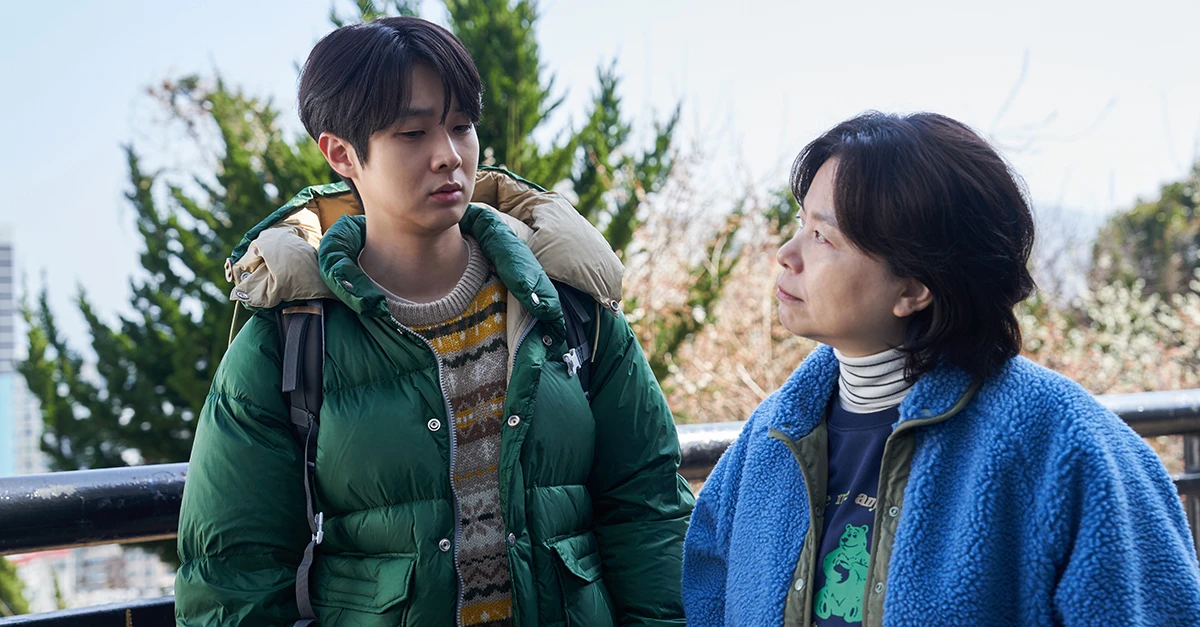 Đếm Ng&agrave;y Xa Mẹ - Review & Ph&acirc;n T&iacute;ch: Bản Giao Hưởng Cảm X&uacute;c Khi Mỗi Bữa Cơm Nh&agrave; L&agrave; Ng&agrave;y Đếm Ngược