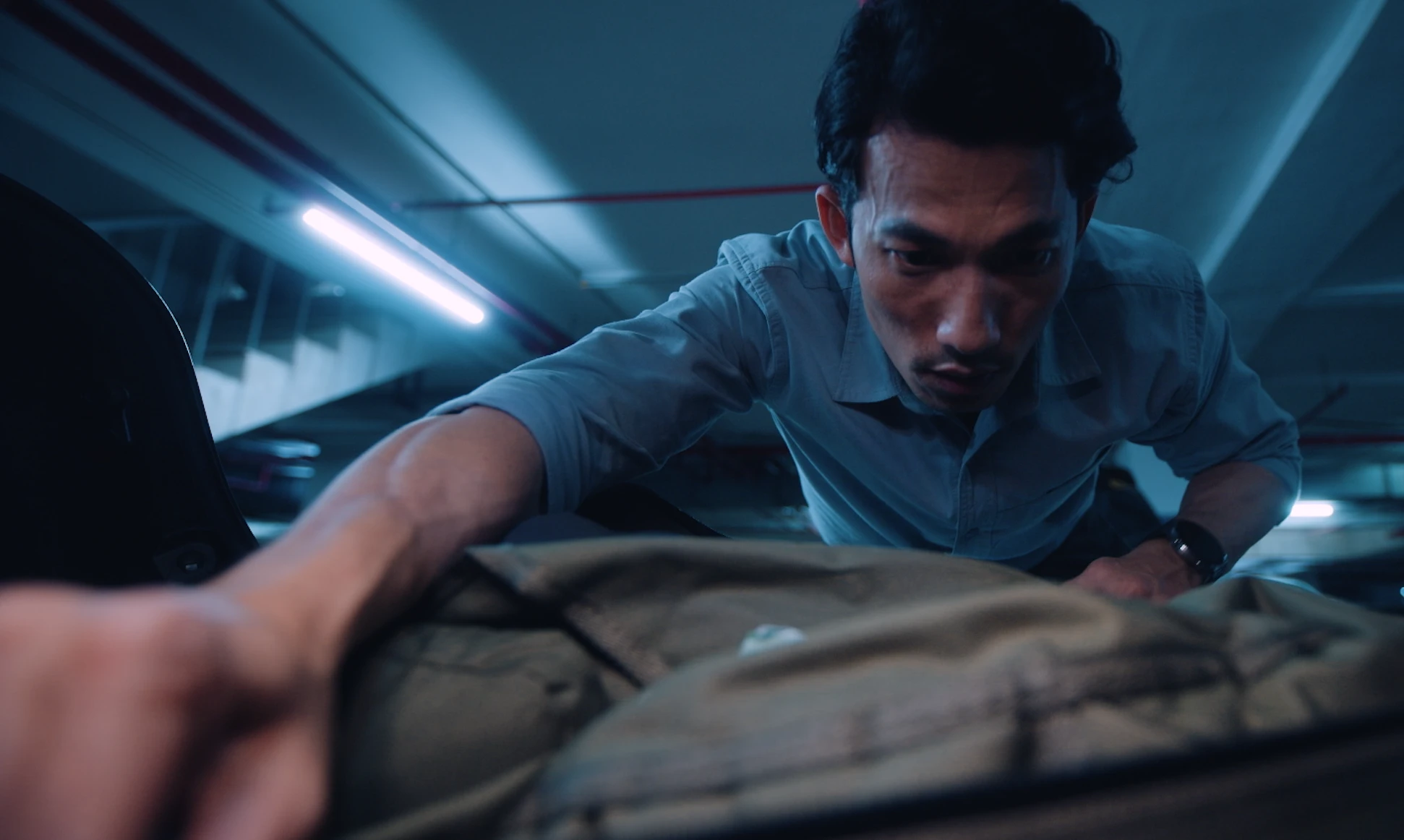 Bẫy Tiền - Phim thriller Việt khiến bạn sợ... ch&iacute;nh c&aacute;i điện thoại trong tay m&igrave;nh