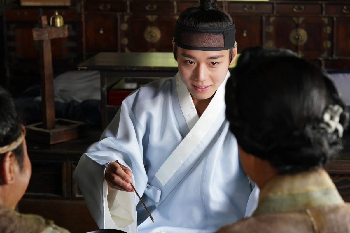 Dưới B&oacute;ng Điện Hạ (The Kings Warden): Lịch sử b&ugrave;ng nổ cảm x&uacute;c, diễn xuất chạm đỉnh