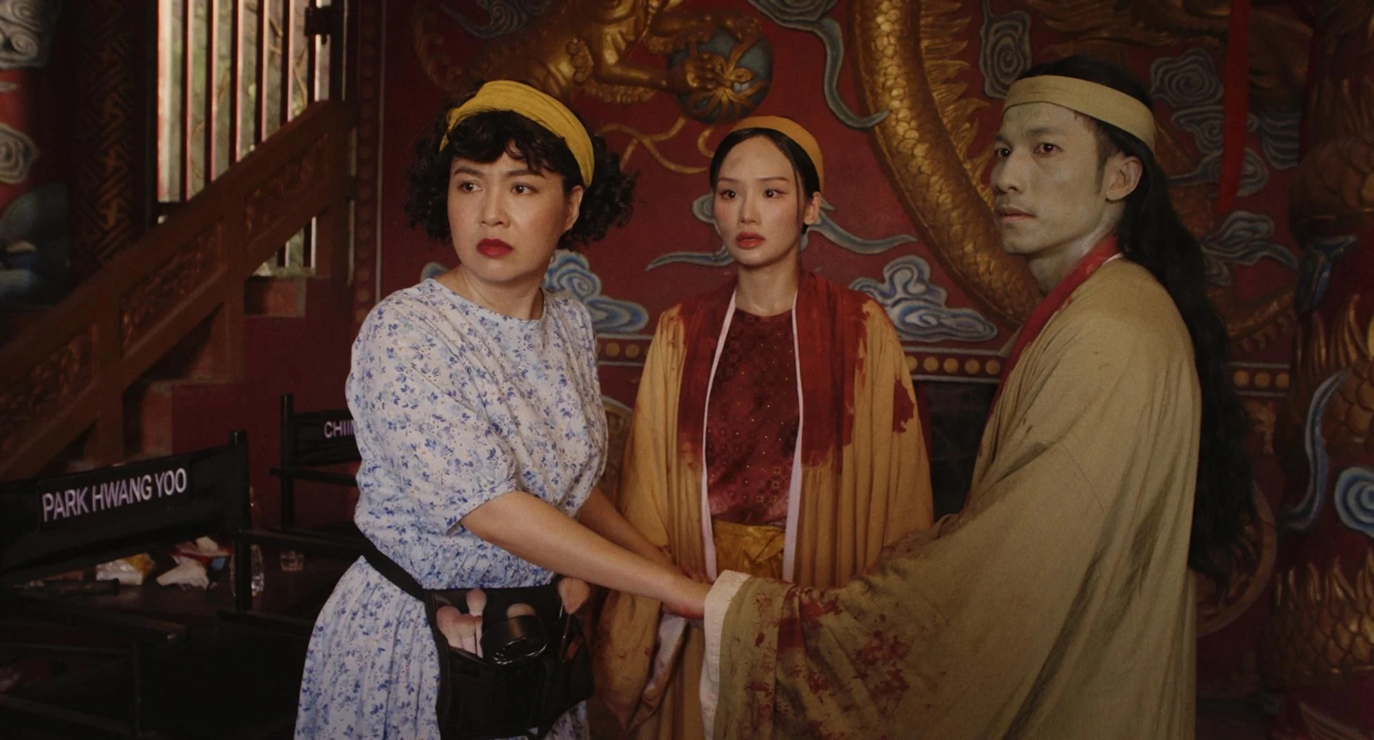 Đại Tiệc Trăng M&aacute;u 8: C&uacute; C&agrave; Khịa B&ugrave;ng Nổ Khiến L&agrave;ng Phim Việt Chao Đảo