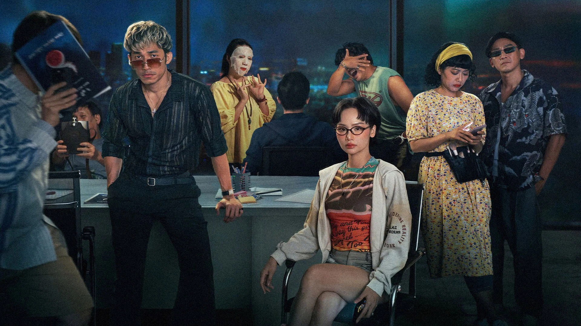 Đại Tiệc Trăng M&aacute;u 8: C&uacute; C&agrave; Khịa B&ugrave;ng Nổ Khiến L&agrave;ng Phim Việt Chao Đảo