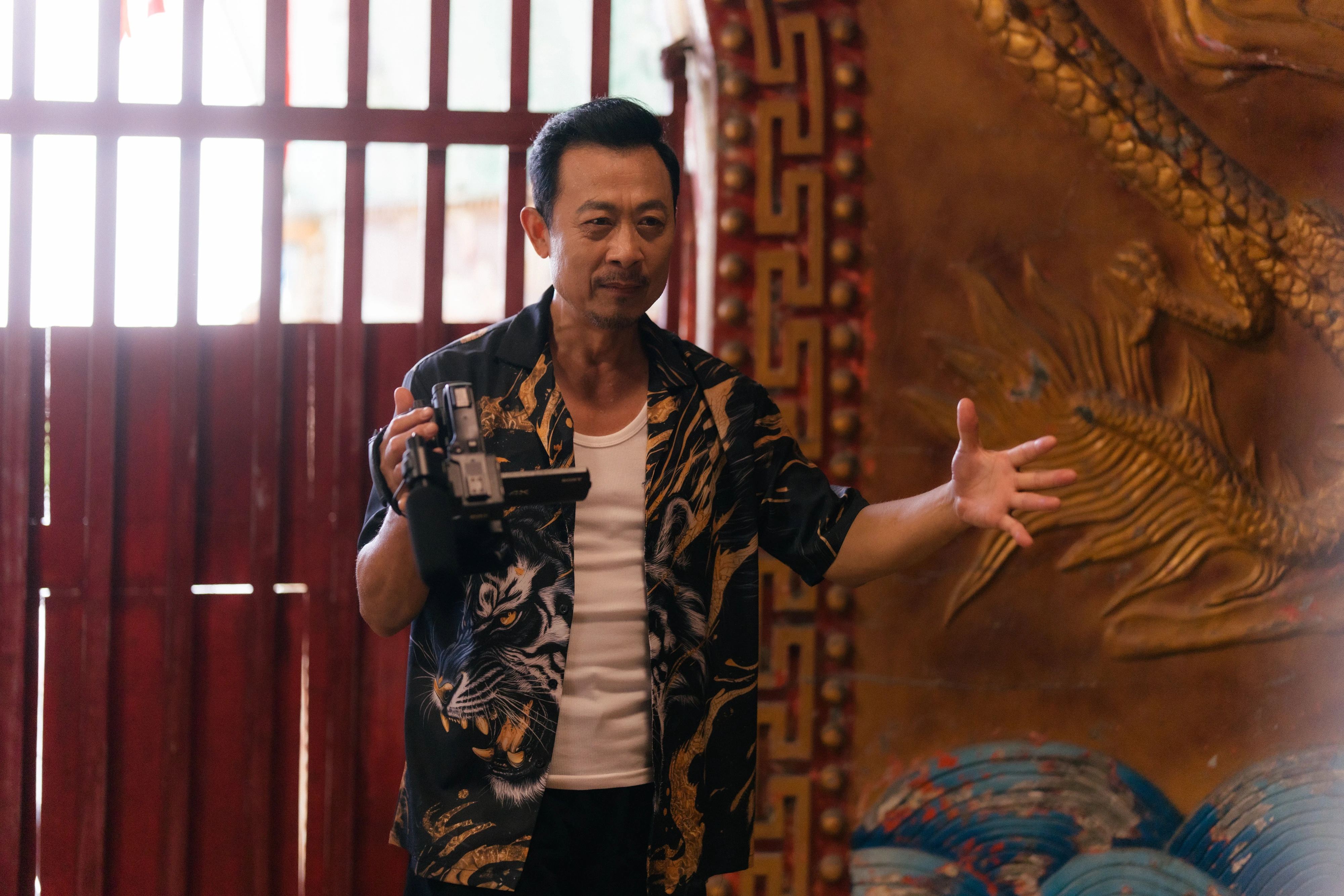 Đại Tiệc Trăng M&aacute;u 8: C&uacute; C&agrave; Khịa B&ugrave;ng Nổ Khiến L&agrave;ng Phim Việt Chao Đảo