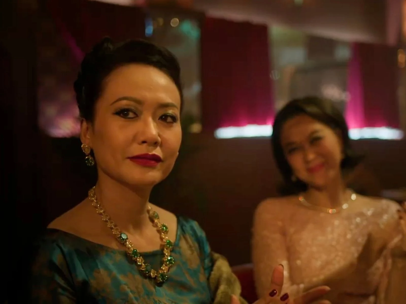 Mesdames Thanh Sắc bùng nổ trên màn ảnh: Vẻ đẹp Kim Đô, nỗi đau sau ánh neon và cuộc chơi AI đầy rủi ro Mesdames Thanh Sắc bùng nổ trên màn ảnh: Vẻ đẹp Kim Đô, nỗi đau sau ánh neon và cuộc chơi AI đầy rủi ro