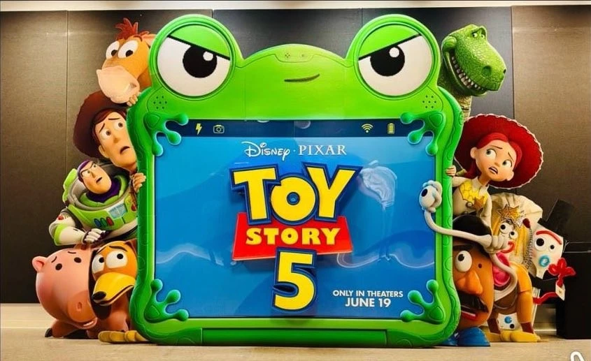 Toy Story 5 b&ugrave;ng nổ cảm x&uacute;c ho&agrave;i niệm: Jessie l&ecirc;n vai dẫn chuyện, cuộc chơi đổi nhịp thời đại số