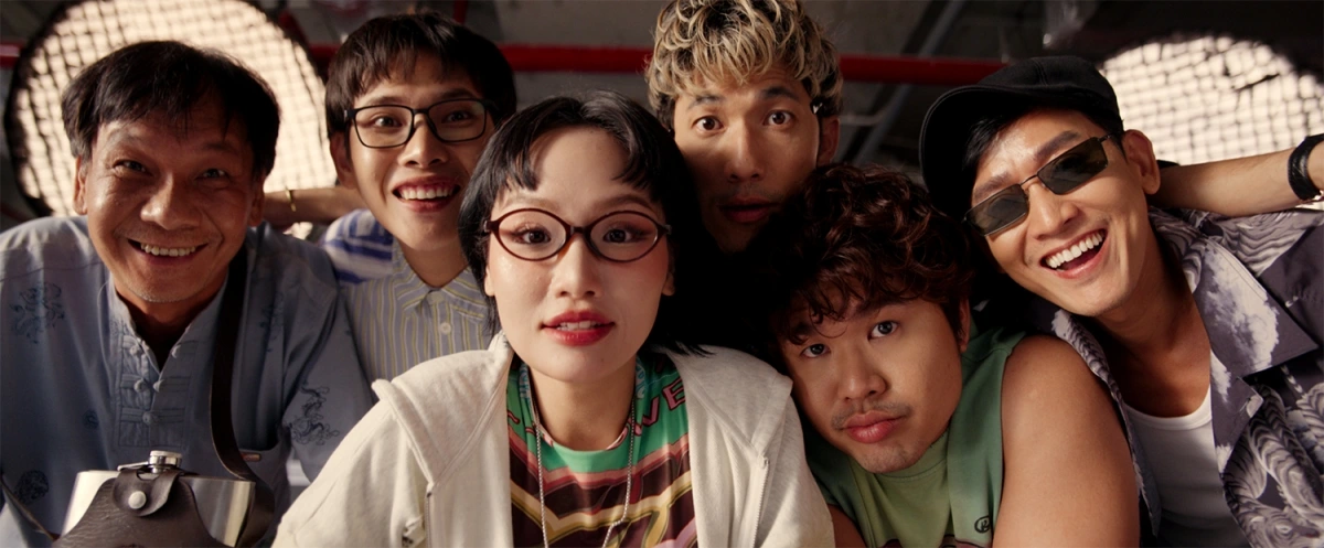 Đại Tiệc Trăng M&aacute;u 8: C&uacute; C&agrave; Khịa B&ugrave;ng Nổ Khiến L&agrave;ng Phim Việt Chao Đảo