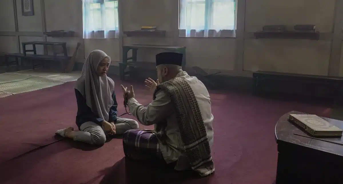 Lọ Lem Chơi Ngải: Cơn Ác Mộng Lột Xác Từ Cổ Tích và Dòng Kinh Dị Indonesia Chinh Phục Châu Á Lọ Lem Chơi Ngải: Cơn Ác Mộng Lột Xác Từ Cổ Tích và Dòng Kinh Dị Indonesia Chinh Phục Châu Á