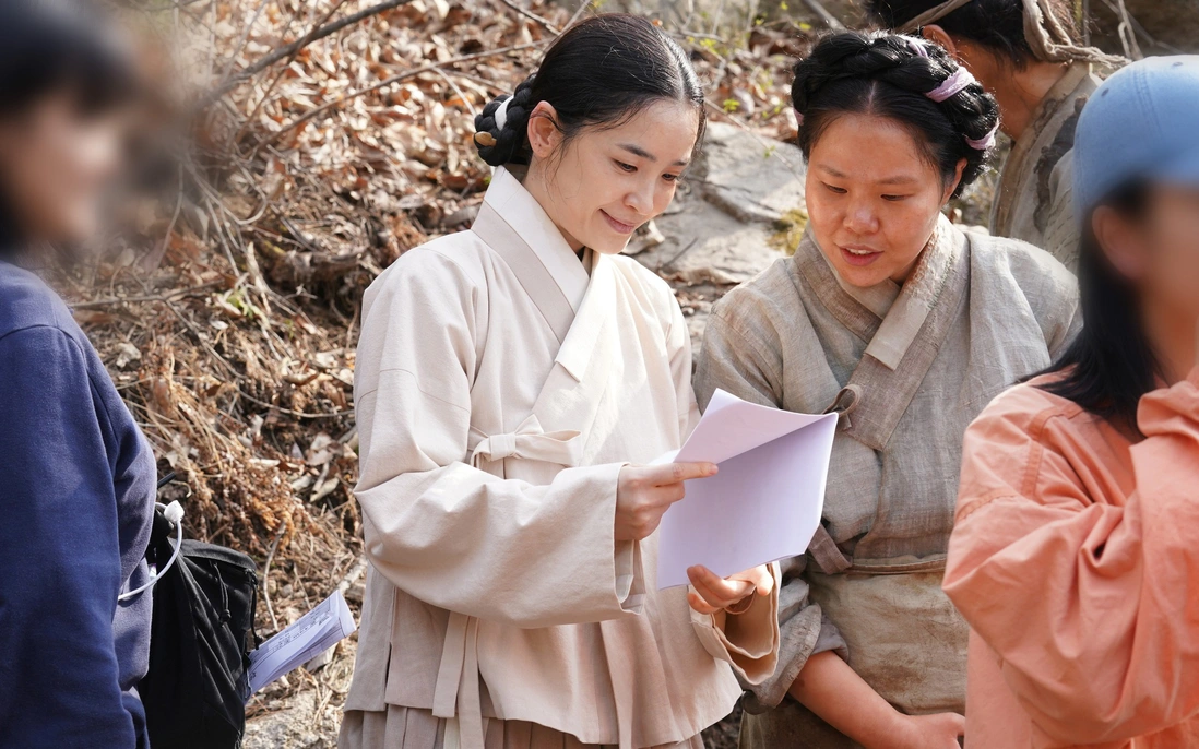 Dưới B&oacute;ng Điện Hạ (The Kings Warden): Lịch sử b&ugrave;ng nổ cảm x&uacute;c, diễn xuất chạm đỉnh