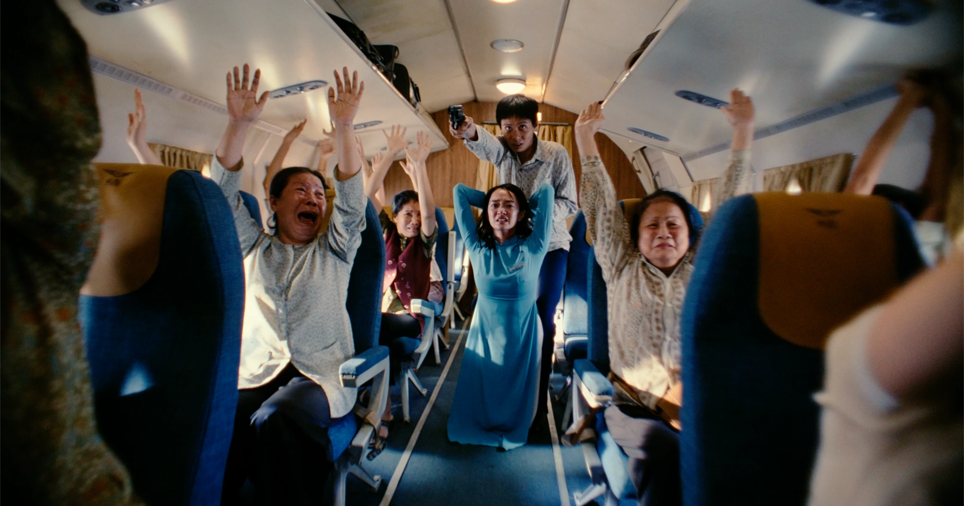 Toàn cảnh Liên Hoan Phim Việt Nam lần thứ 24: Khi Mưa Đỏ Phủ Bóng & Lời Khẳng Định Của Dòng Phim Lịch Sử Toàn cảnh Liên Hoan Phim Việt Nam lần thứ 24: Khi Mưa Đỏ Phủ Bóng & Lời Khẳng Định Của Dòng Phim Lịch Sử