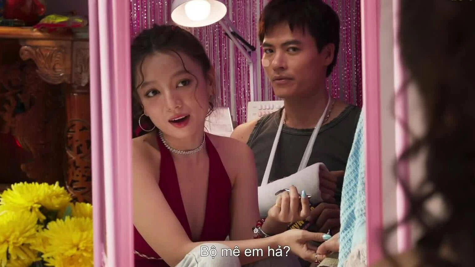 L&ecirc;n Hương: m&ugrave;i trầm, tiếng cười v&agrave; vết xước sau nắp h&ograve;m
