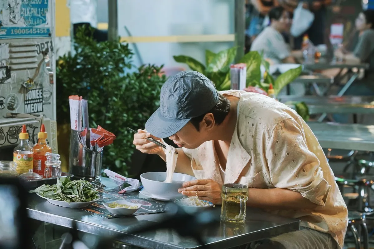 Tay Anh Giữ Một Vì Sao: Dấu Ấn Lãng Mạn Việt - Hàn Đầy Màu Sắc Giữa Lòng Sài Gòn Tay Anh Giữ Một Vì Sao: Dấu Ấn Lãng Mạn Việt - Hàn Đầy Màu Sắc Giữa Lòng Sài Gòn