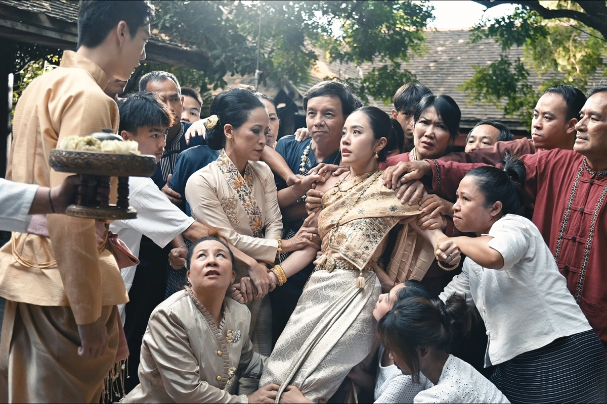 Giải Mã Cô Dâu Ma: Hạnh Phúc, Nỗi Sợ Và Hành Trình Hồn Ma Của Dâu Việt Ở Xứ Người