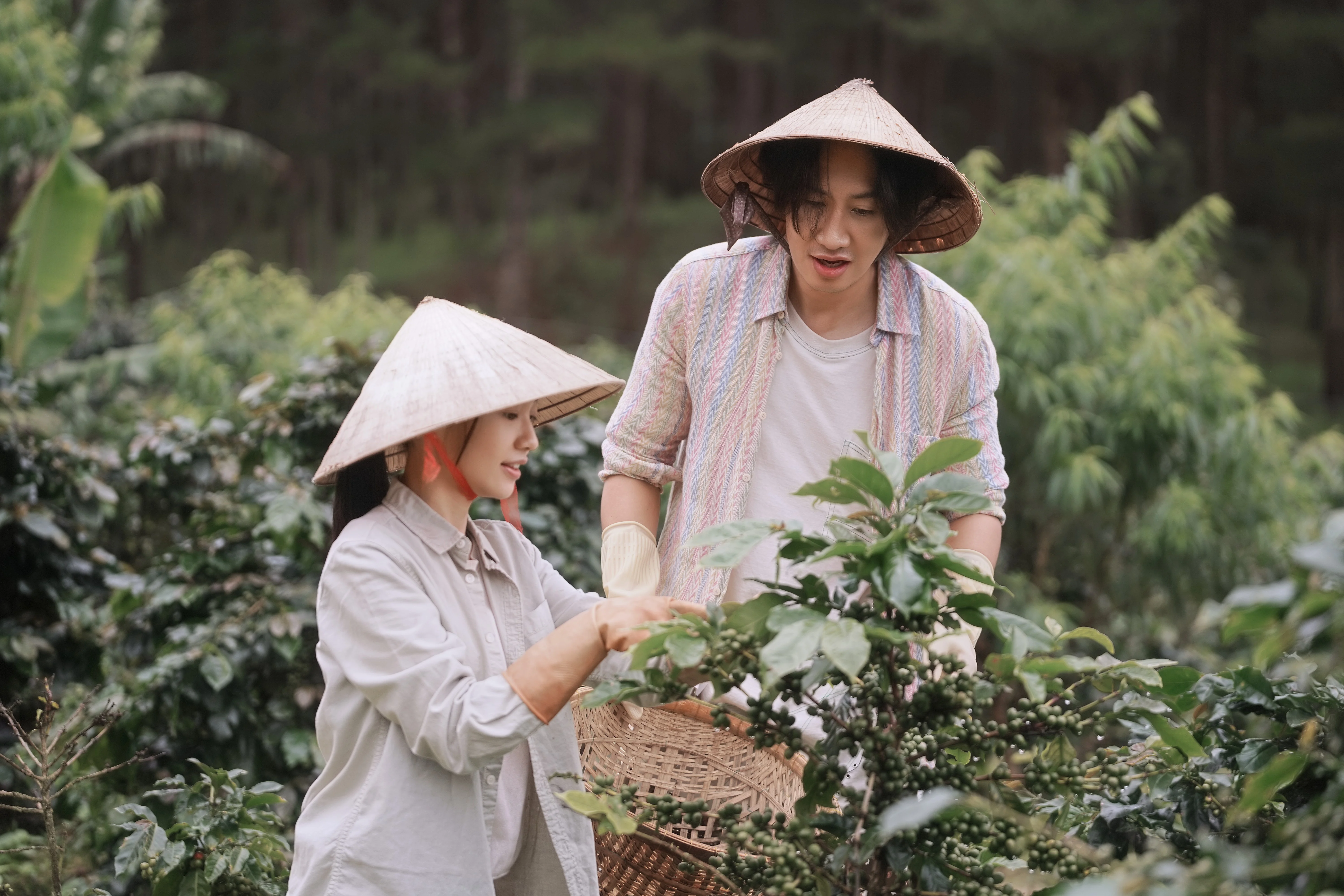 Tay Anh Giữ Một Vì Sao: Dấu Ấn Lãng Mạn Việt - Hàn Đầy Màu Sắc Giữa Lòng Sài Gòn Tay Anh Giữ Một Vì Sao: Dấu Ấn Lãng Mạn Việt - Hàn Đầy Màu Sắc Giữa Lòng Sài Gòn