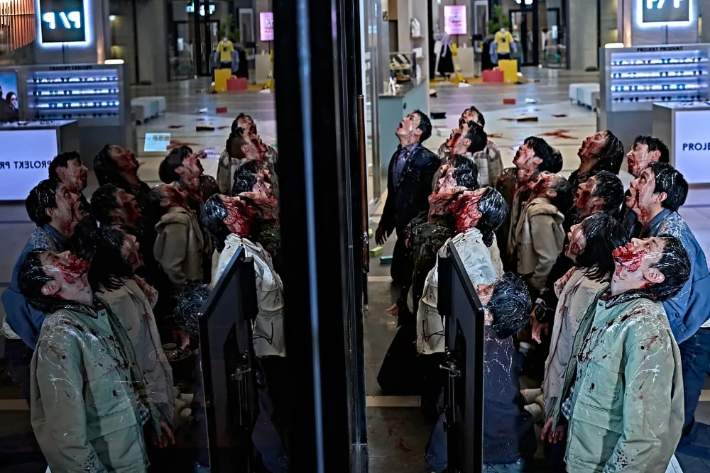 Bầy Xác Sống (Colony): Khi Zombie Trỗi Dậy Thành Mạng Lưới Sống Ám Ảnh Bầy Xác Sống (Colony): Khi Zombie Trỗi Dậy Thành Mạng Lưới Sống Ám Ảnh