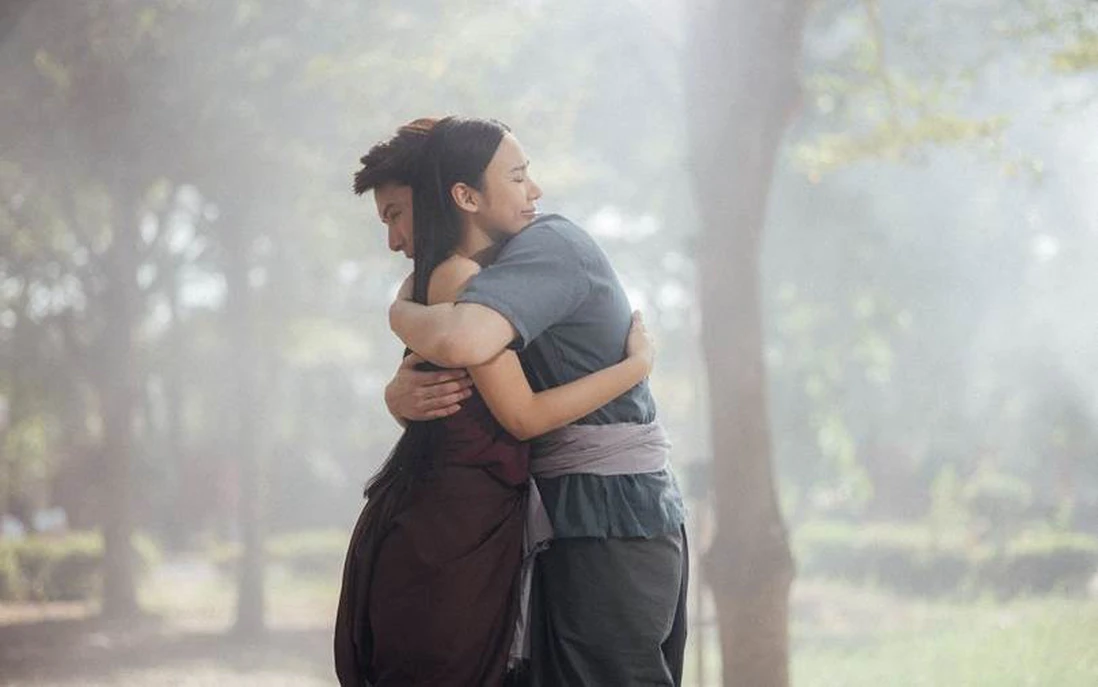 Tình Người Duyên Ma 2025: Khi Huyền Thoại Mae Nak Tái Sinh Thành Bản Tình Ca Lãng Mạn, Hài Hước Tình Người Duyên Ma 2025: Khi Huyền Thoại Mae Nak Tái Sinh Thành Bản Tình Ca Lãng Mạn, Hài Hước