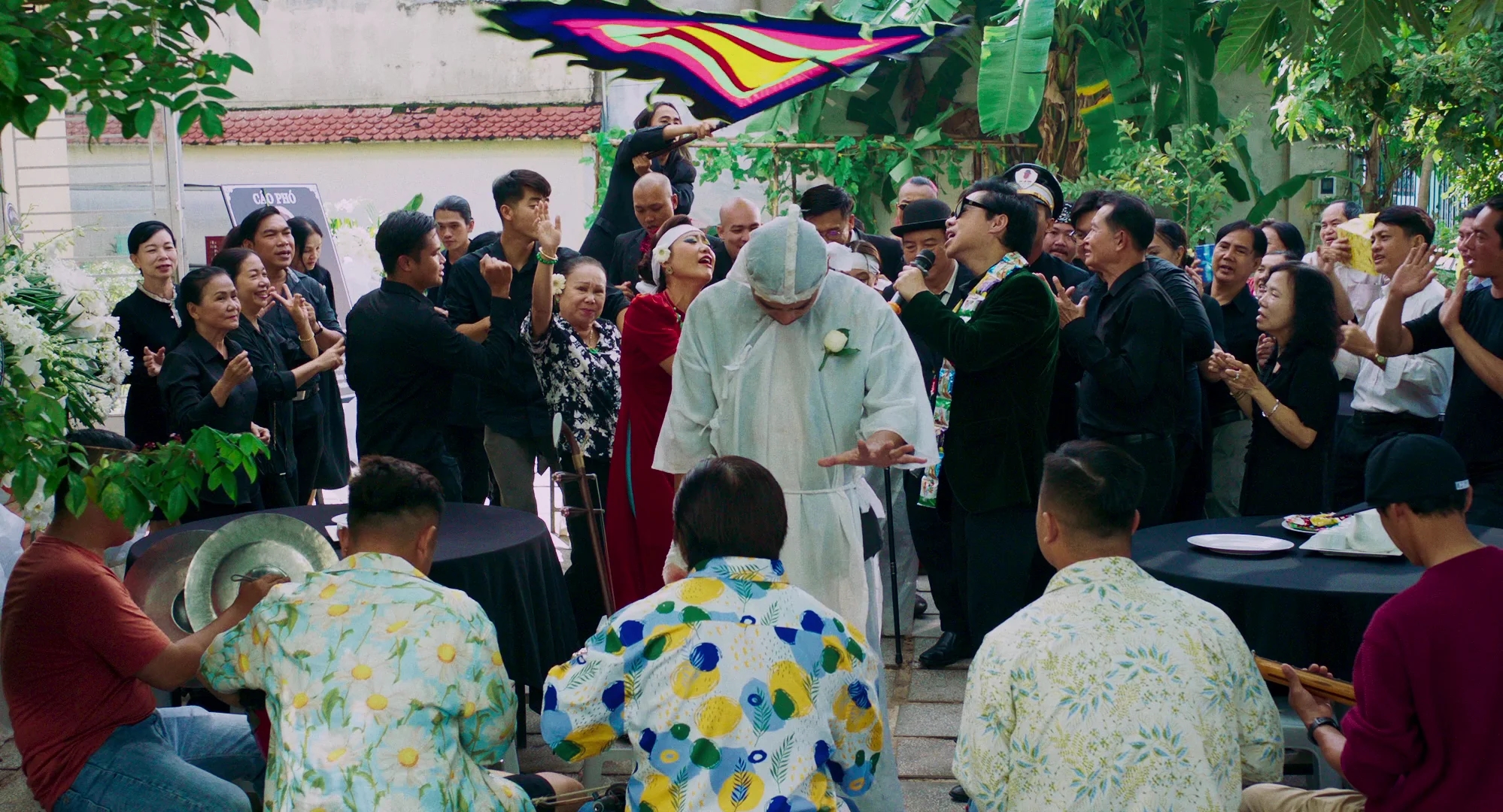 Phá Đám Sinh Nhật Mẹ: Bữa tiệc cảm xúc và tiếng cười đầy mới mẻ của điện ảnh Việt Phá Đám Sinh Nhật Mẹ: Bữa tiệc cảm xúc và tiếng cười đầy mới mẻ của điện ảnh Việt